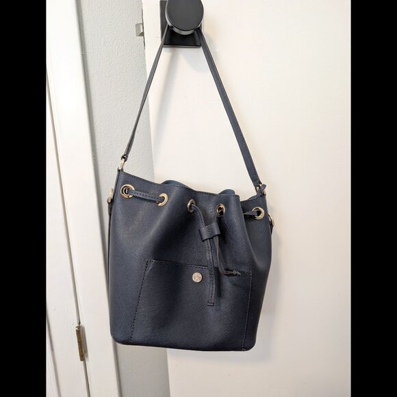 Michael Kors Bucket Bag with Detatchable Crossbody Strap & Matching Wristlet - Picture 3 of 12
